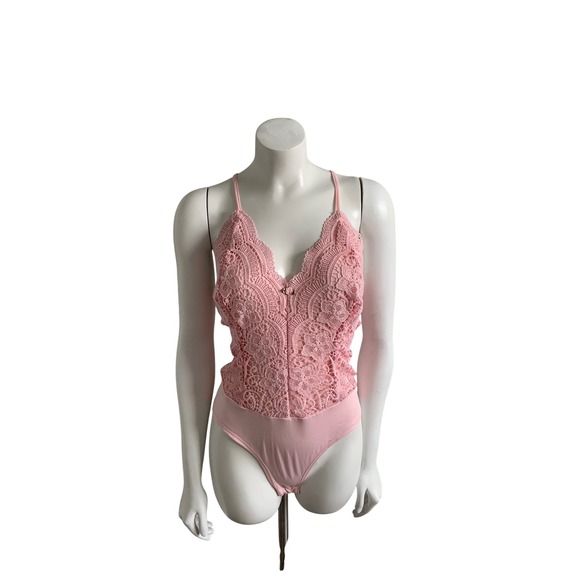 Rue21 Tops - Rue 21 Lace Bodysuit Medium Pink Good‎ Strappy Back Floral Coquette Snaps